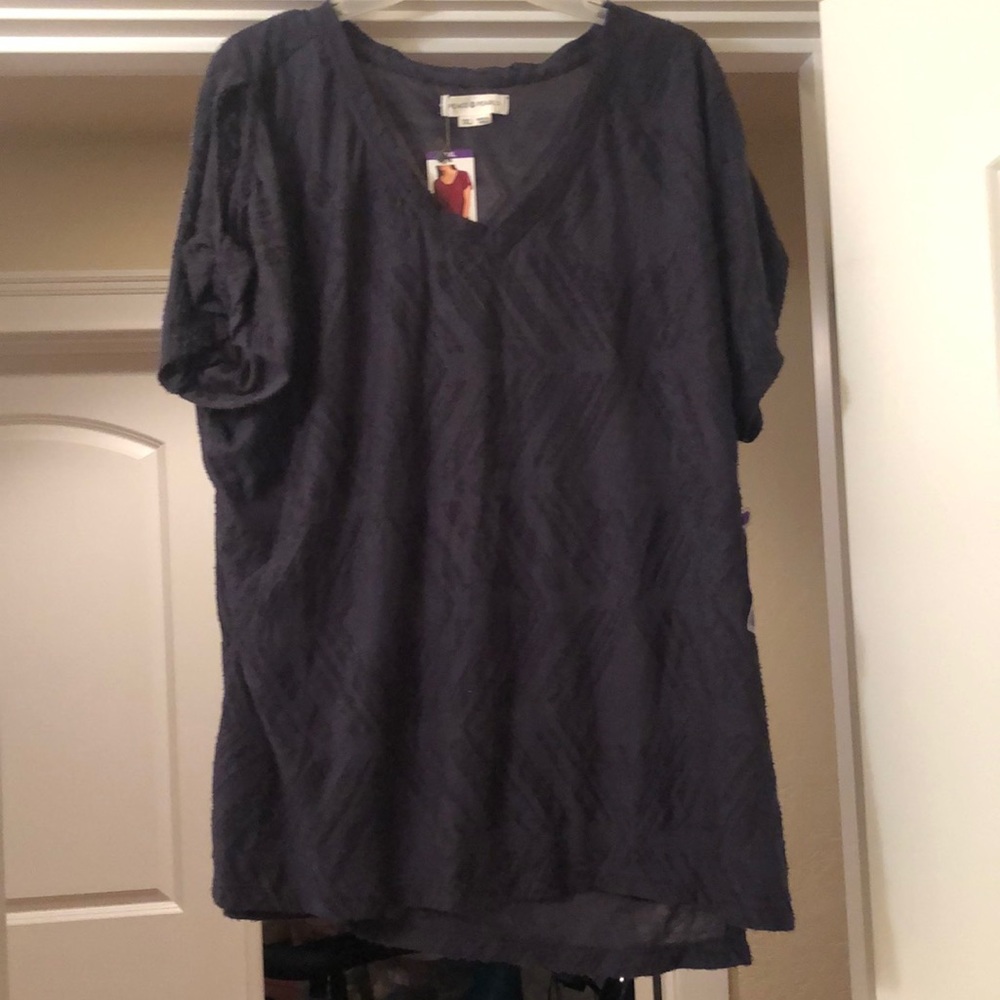 New with tags Peace & Pearls brand eyelash T-shirt in a charcoal color